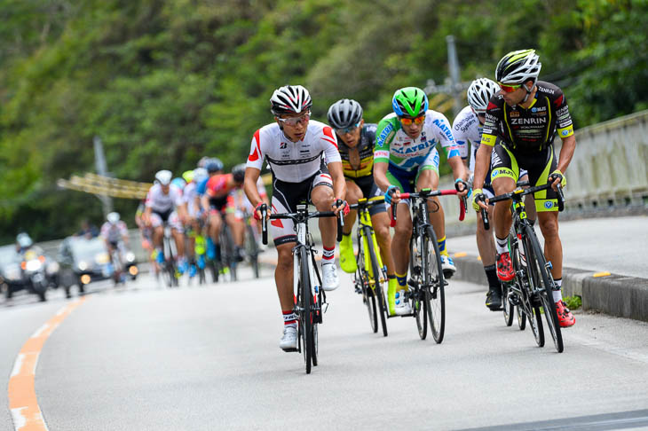 196km、ベンジャミ・プラデス(チーム右京)、西薗良太(ブリヂストンアンカー)ら5人が先行するも、差は広がらず