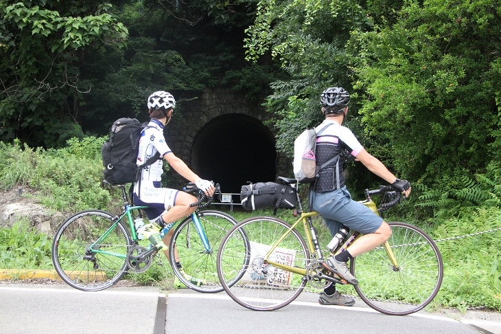廃線に沿って走っているといろいろな遺構が現れてけっこう忙しい!