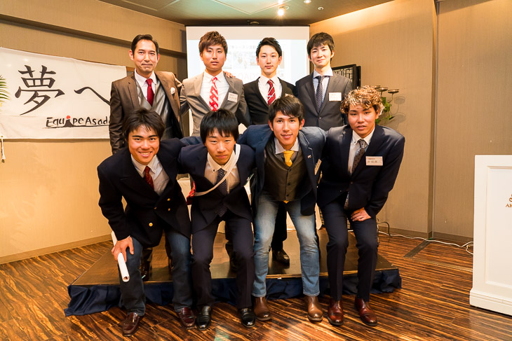 2018年 松田祥位はエカーズに加入(写真前列左から2番目:2017年エキップアサダ イヤーエンドパーティーにて)