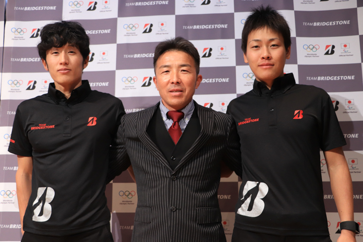 MTBチーム 左から平野星矢、小林輝紀コーチ、沢田時