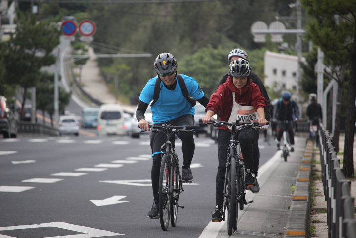 50kmのライドももう少しでフィニッシュ!背中を押してヒルクライムをクリア