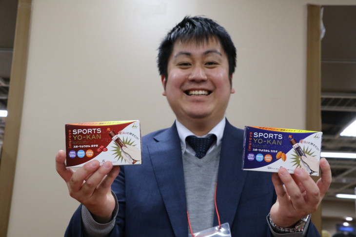 スポーツようかんを展開する井村屋 新しいカカオ味の試食も行われたが、予想以上に濃厚なカカオ風味が新しい