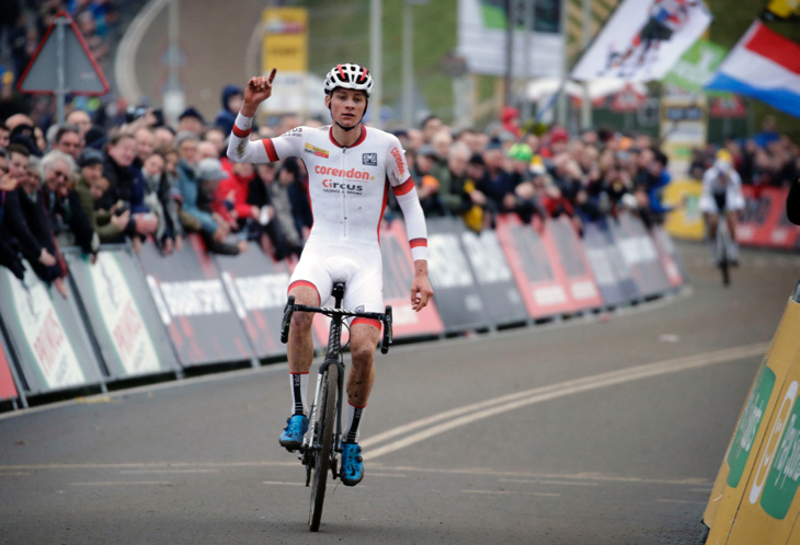 今季26勝目を挙げたマテュー・ファンデルポール(オランダ、コレンドン・サーカス)