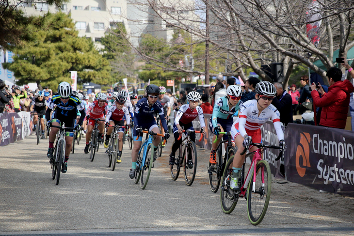 今井美穂(CO2bicycle)が得意のダッシュを決める
