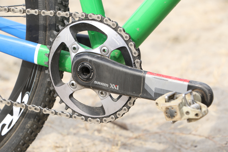 スラムのMTBコンポーネントXX1のクランクを使用する