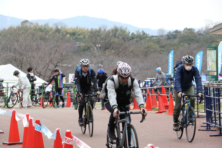 テストコースへと走り出す皆さん