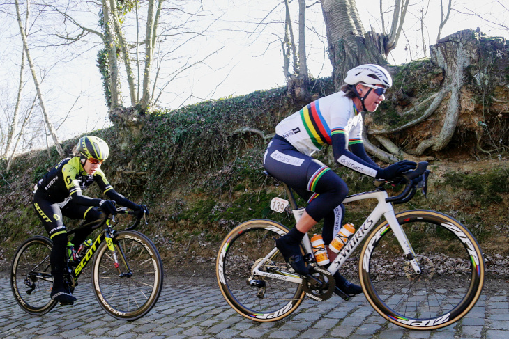 S-WORKS TARMAC DISCを駆る女子世界王者シャンタル・ブラーク(オランダ、ブールス・ドルマンス)