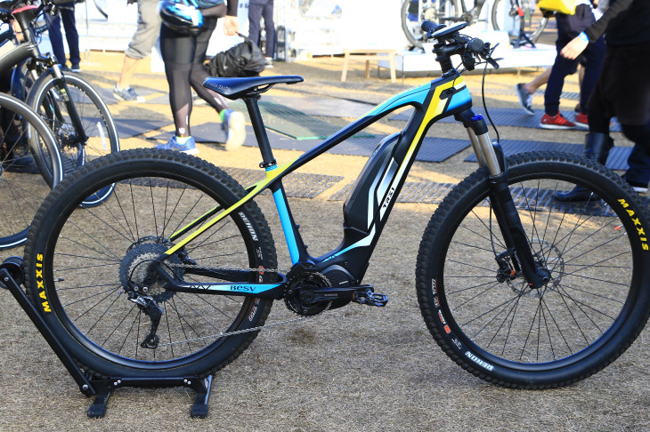 ベスビーもSTEPSを搭載したMTBを発表 現在国内で入手可能な唯一のカーボン製E-bikeでもある