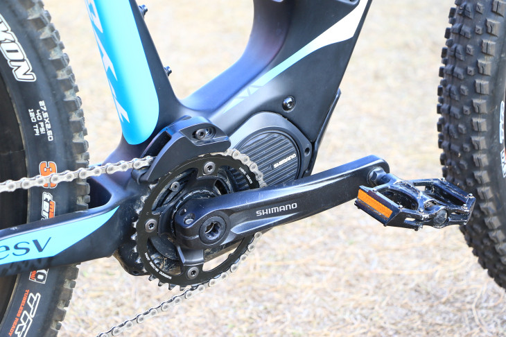 カーボンの成型自由度はE-bikeでこそ活きる 流れるようなインテグレートデザインを実現