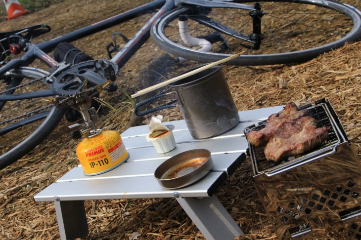 ソロBBQが今日のお昼ご飯だ!