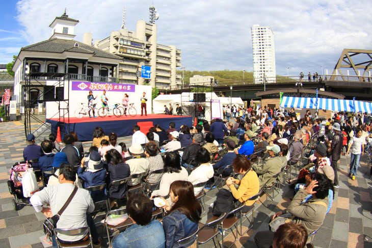 甲府駅北口で行われたステージイベント 東京オリンピックロードレースで山梨がコースになることなどが語られた