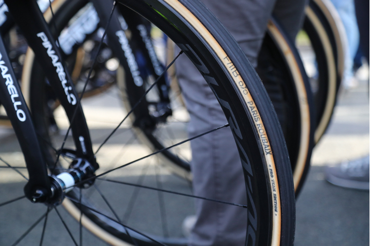 タイヤはスペアも含め全てFMBのPARIS ROUBAIX(27mm)で統一した