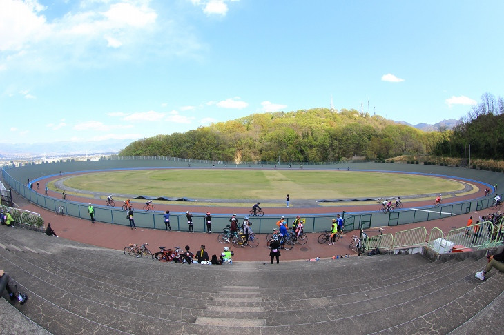 屋外バンクとなる境川自転車競技場がエイドに 走行体験もできました