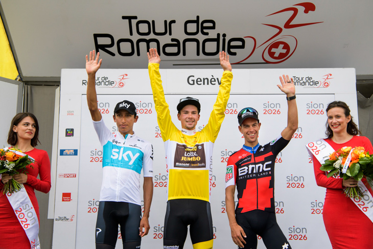総合表彰台 2位ベルナル(チームスカイ)、1位ログリッチェ(ロットNLユンボ)、3位ポート(BMCレーシング)