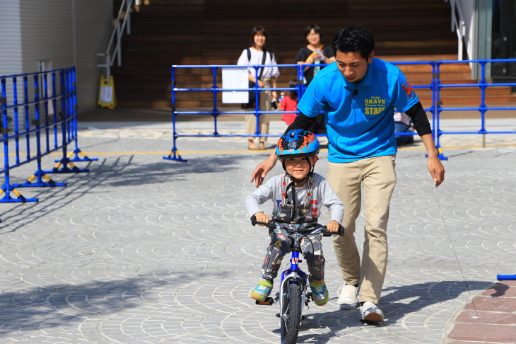 初めて補助輪無し自転車に挑戦!見事乗れるようになっていました