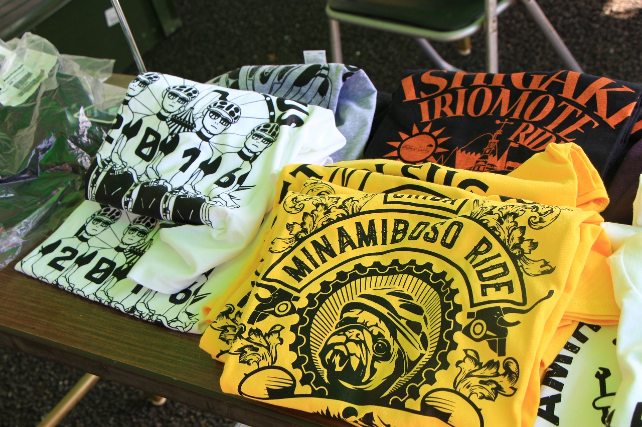 過去のグレイトアース大会Tシャツの販売も どれもスタイリッシュなデザインが魅力的