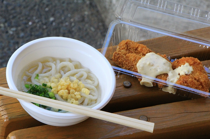 魚うどんとフライ なかなかユニークな味でした