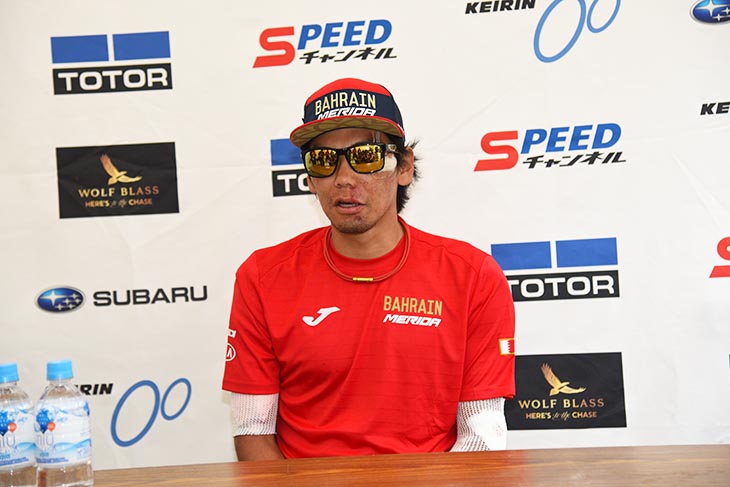 美濃ステージ前に記者会見した新城幸也(バーレーン・メリダ)