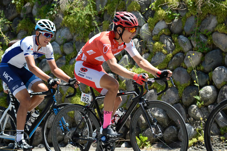 山岳賞ジャージで飯田ステージを走る草場啓吾(日本ナショナルチーム)