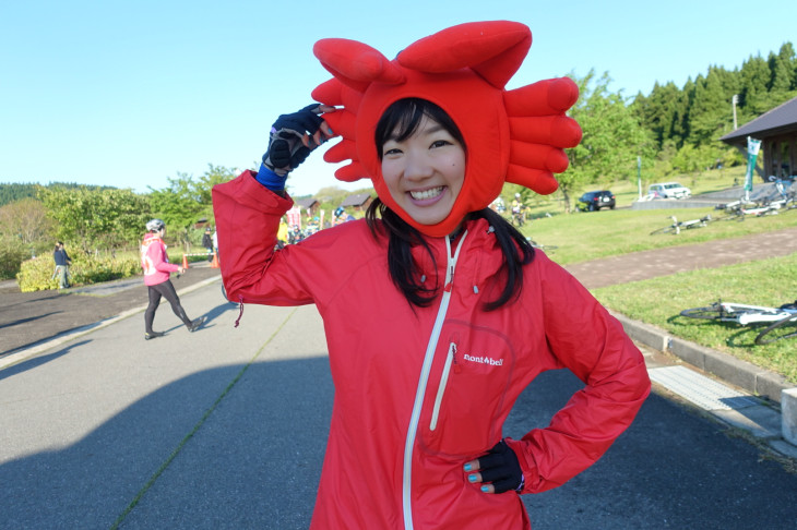 男鹿は5月〜11月は紅ズワイガニの好漁場なんです。冬には本ズワイが上がる。うふふ、似合う??