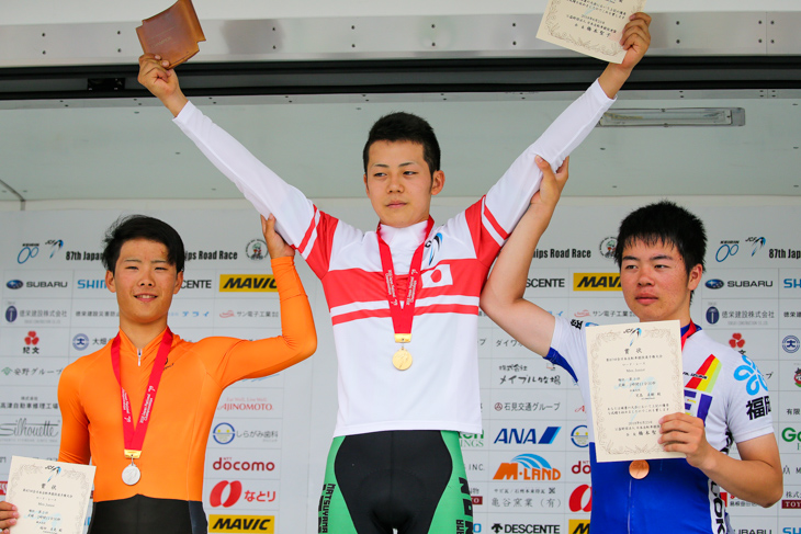 2位福田圭晃(横浜高校)、1位日野泰静(松山城南高校)、 3位兒島直樹(祐誠高校)