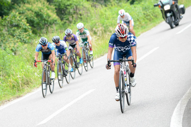女子ジュニア+U17 逃げる渡部春雅(駒澤大学高校)に残り4kmを前に後続が追いつく