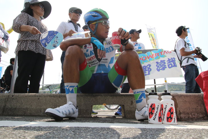 ゴール後に座り込む佐野淳哉(マトリックス・パワータグ)