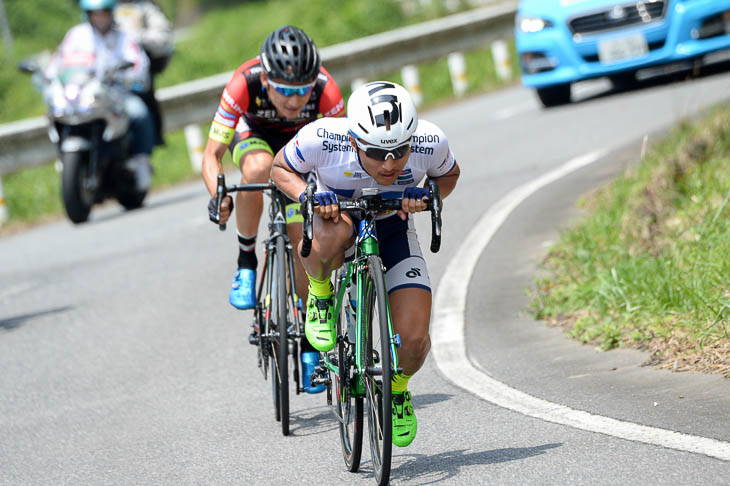 12周目 先頭集団から山本元喜(キナンサイクリングチーム)と小石祐馬(チーム右京)が先行