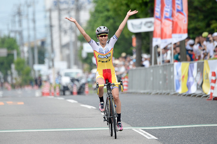 Fクラスタ 独走逃げ切りで広島2連勝した唐見実世子(弱虫ペダルサイクリングチーム)
