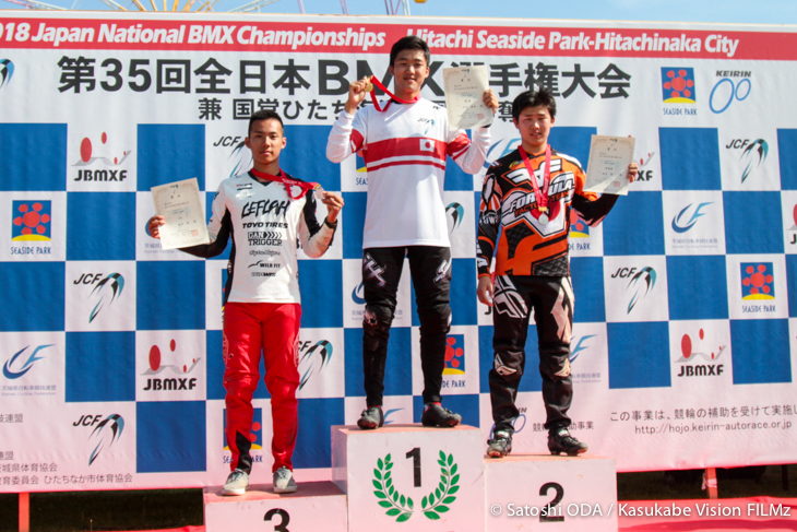 ジュニア男子ポディウム 優勝:中井飛馬(新潟県/WESTERN RIVER)、2位:増田優一(大阪府/大阪偕星学園高等学校)、3位:島田遼(広島県/GAN TRIGGER AIC OSHU)