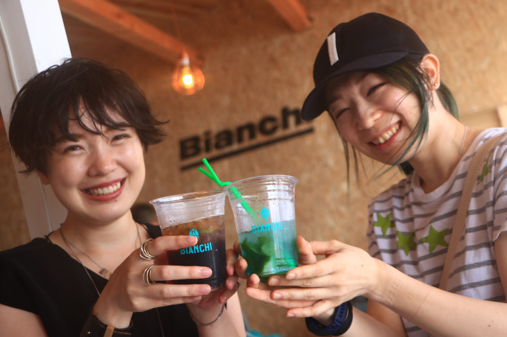 かんぱーい!チェレステカラーのカクテルです