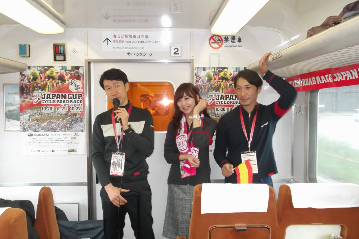 ゲストとして同乗してくれる栗村修さん(ツアー・オブ・ジャパン大会ディレクター)と廣瀬佳正さん(宇都宮ブリッツェンゼネラルマネージャー)