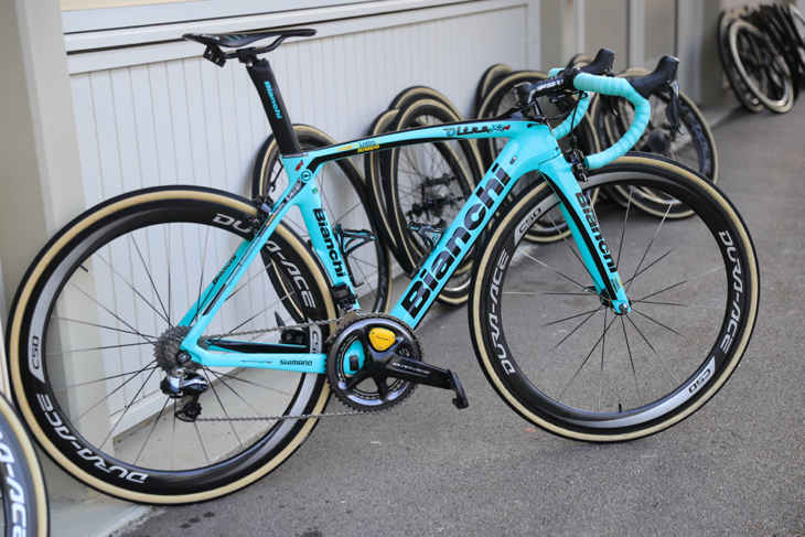 第9ステージのためにセットアップされたOltre XR4。ホイールとリアディレイラーが旧世代のデュラエースだ