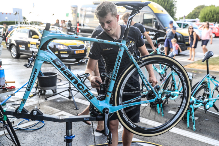 パヴェが登場した第9ステージでは一部選手がエンデュランスモデルのInfinito CVを使用した