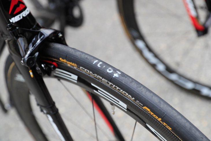 通常ステージではコンチネンタルのプロ供給専用品COMPETITION PRO LTD(25mm)を使用