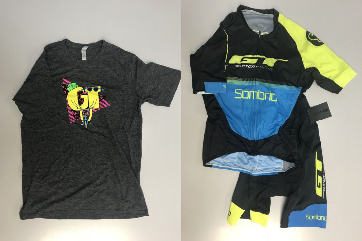 Tシャツ(左)とジャージセット(右)