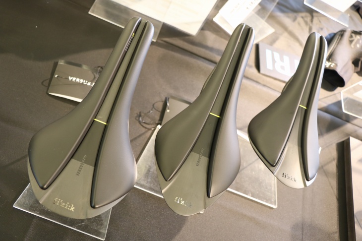 チャネル(溝)有りの最軽量モデル、VERSUS EVO 00が新たに登場
