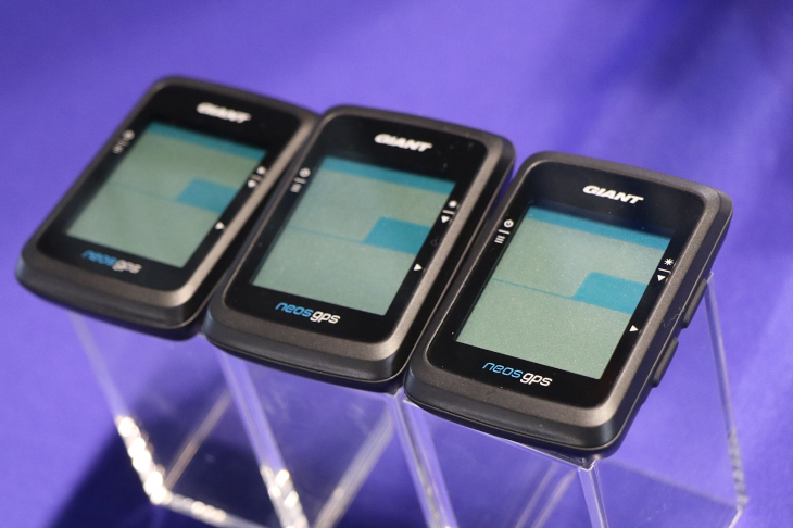 必要最低限の機能に絞ったGPS搭載サイクルコンピューター NEOS GPS