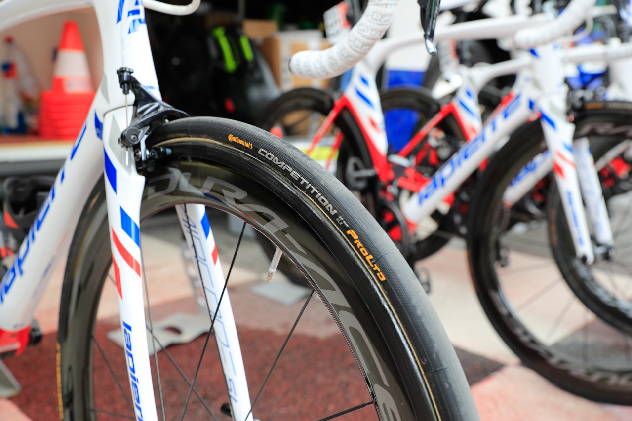 タイヤはコンチネンタル。COMPETITION PRO LTD ALX(25mm)を常用する