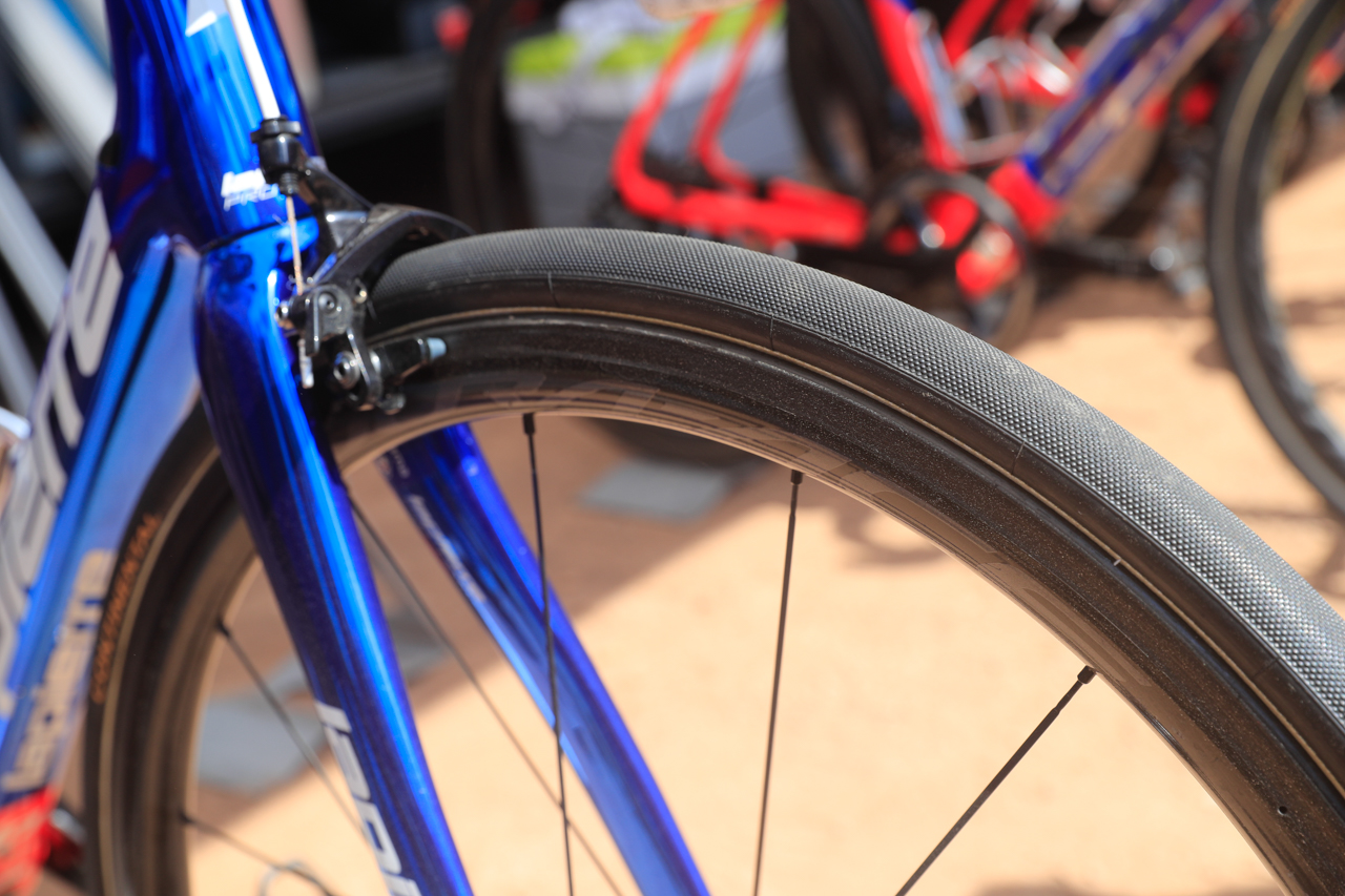 パヴェ用タイヤはコンチネンタルのCOMPETITION PRO LTD RBX(28mm)