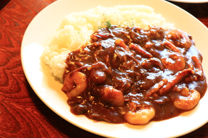 海鮮ゴロゴロシーフードカレー!魚介の旨味がルーに溶け出してほんとに絶品