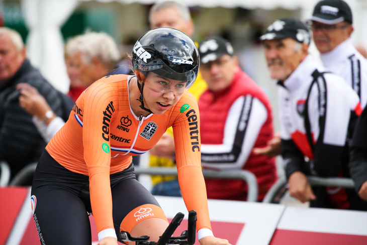 チームスカイ監督セルファイスの娘ブリット・クナーフェン(オランダ)は11位