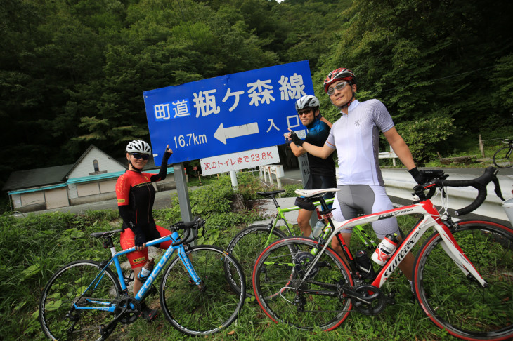 まずは旧道の寒風山隧道との分岐点に到達 ここからしばらくは無補給地帯 トイレも無いので要注意