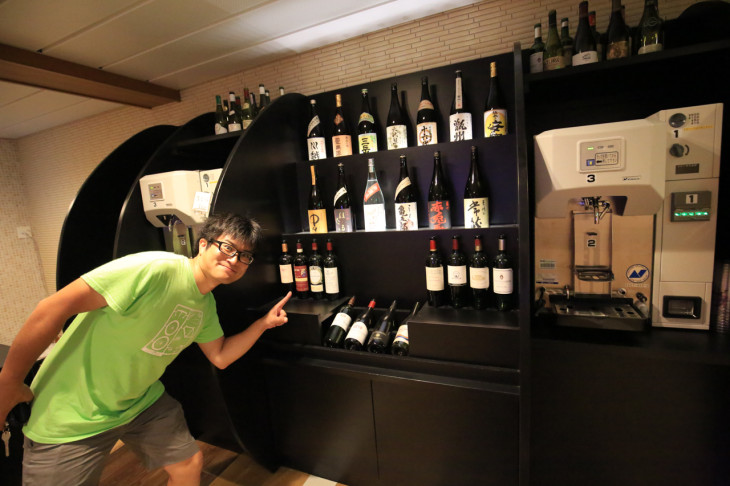 ワインや数々の銘酒も揃うレストラン。一杯やっちゃいますか?