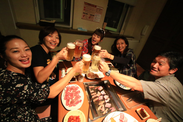 一日の疲れを癒すべく、乾杯!