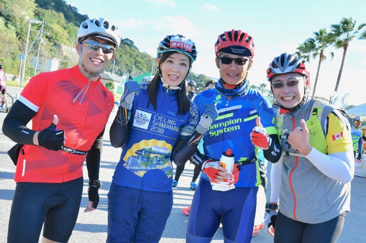 香港から参加の3人組とゲストの日向さん