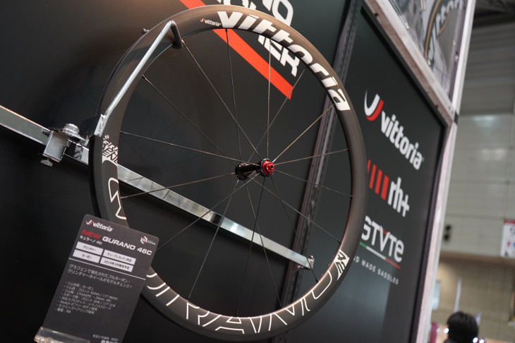 ヴィットリア QURANO 46C フルモデルチェンジし、リムが軽くなった