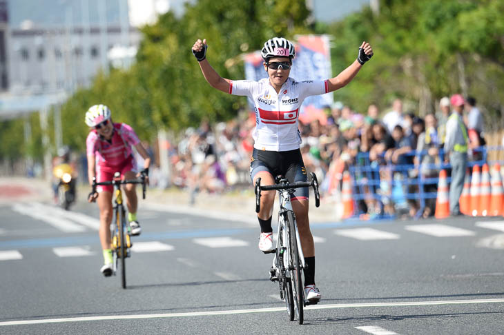 女子国際レース 與那嶺恵理(ウィグル・ハイファイブ)が優勝