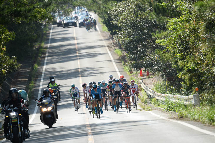 150km付近、大きく割れたメイン集団