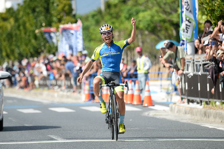先日行われたツール・ド・おきなわ市民210kmで優勝した紺野元汰(SBC Vertex Racing Team)